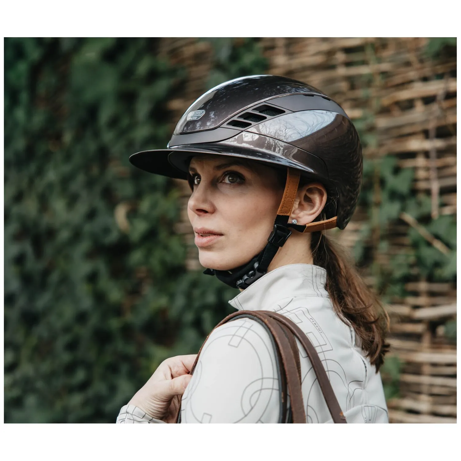 Loesdau Reithelme<ABUS PIKEUR Reithelm AirLuxe Pure Metallic Hazelnut