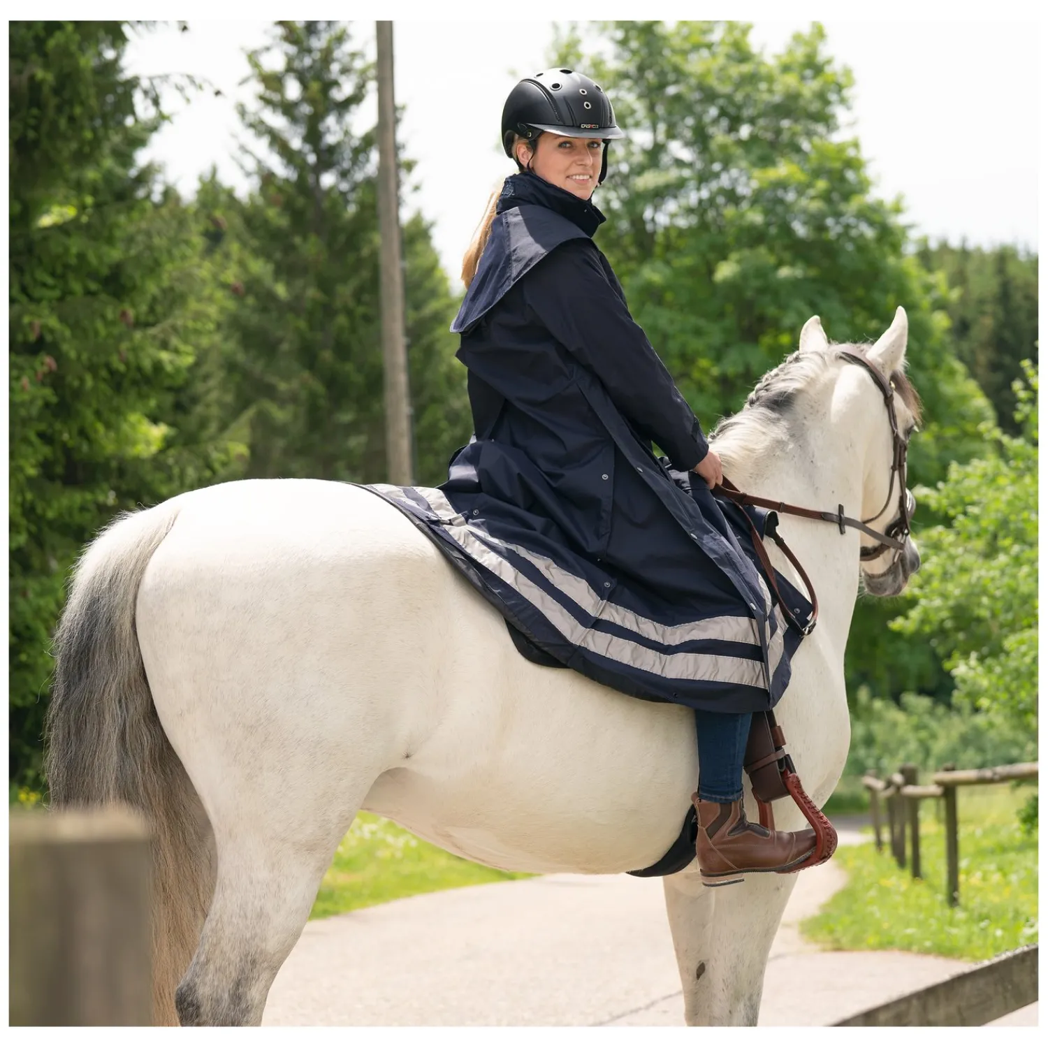 Damen black forest Reitmäntel|Reitjacken<Regenante Raintorer II