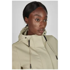 Damen PIKEUR Reitjacken<Athleisure Softshelljacke mit Kapuze